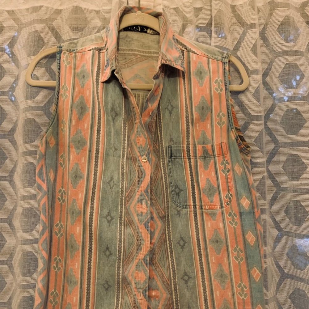 Vintage sleeveless button up